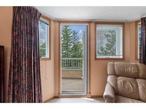 49 Richelieu Court Sw, Calgary, AB - Indoor Photo Showing Other Room