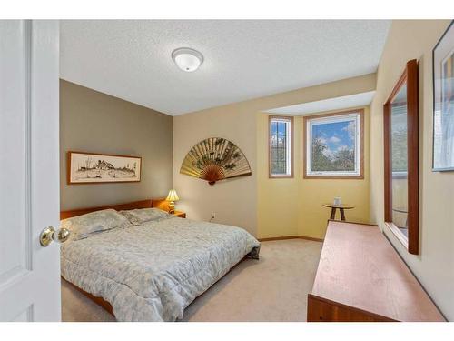 49 Richelieu Court Sw, Calgary, AB - Indoor Photo Showing Bedroom