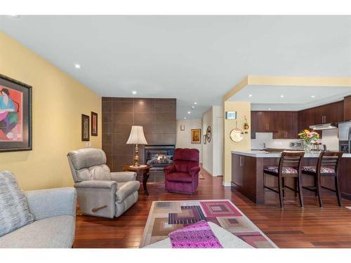 49 Richelieu Court Sw, Calgary, AB - Indoor Photo Showing Living Room