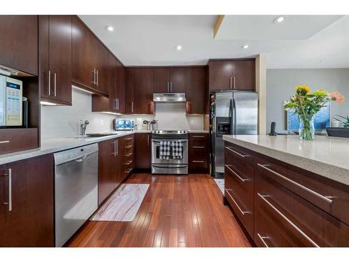 49 Richelieu Court Sw, Calgary, AB - Indoor Photo Showing Kitchen With Upgraded Kitchen