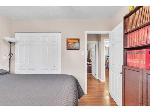 48 Armstrong Crescent Se, Calgary, AB - Indoor Photo Showing Bedroom