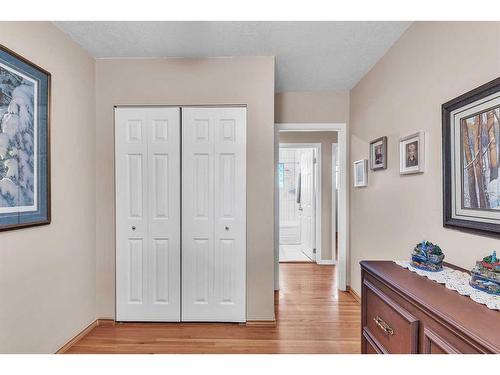 48 Armstrong Crescent Se, Calgary, AB - Indoor