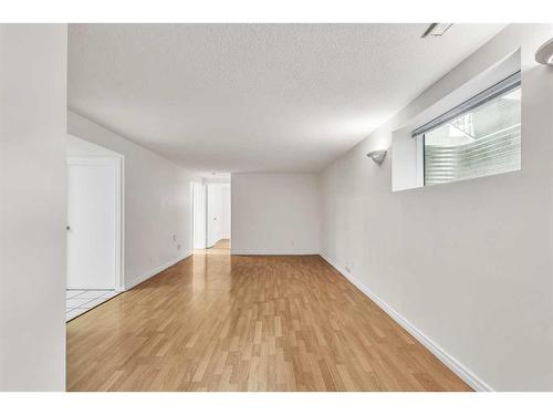 48 Armstrong Crescent Se, Calgary, AB - Indoor Photo Showing Other Room
