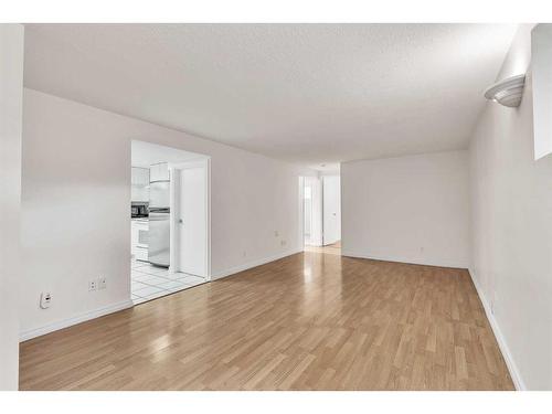 48 Armstrong Crescent Se, Calgary, AB - Indoor Photo Showing Other Room