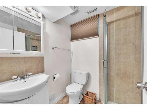 48 Armstrong Crescent Se, Calgary, AB - Indoor Photo Showing Bathroom