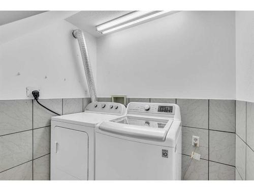 48 Armstrong Crescent Se, Calgary, AB - Indoor Photo Showing Laundry Room