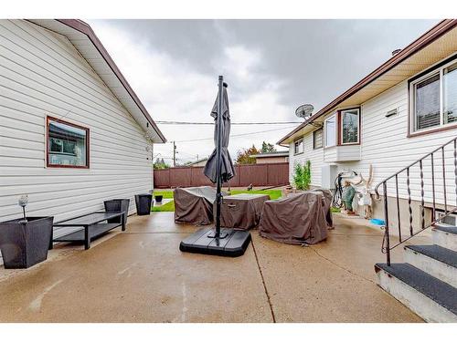 48 Armstrong Crescent Se, Calgary, AB - Outdoor With Exterior