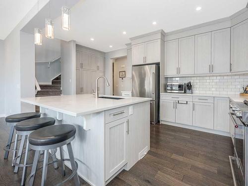 452 Evansglen Drive Nw, Calgary, AB - Indoor Photo Showing Kitchen With Upgraded Kitchen