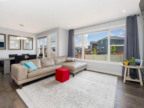 452 Evansglen Drive Nw, Calgary, AB - Indoor Photo Showing Living Room