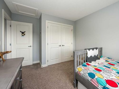 452 Evansglen Drive Nw, Calgary, AB - Indoor Photo Showing Bedroom