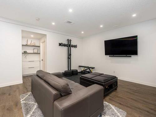 452 Evansglen Drive Nw, Calgary, AB - Indoor Photo Showing Gym Room