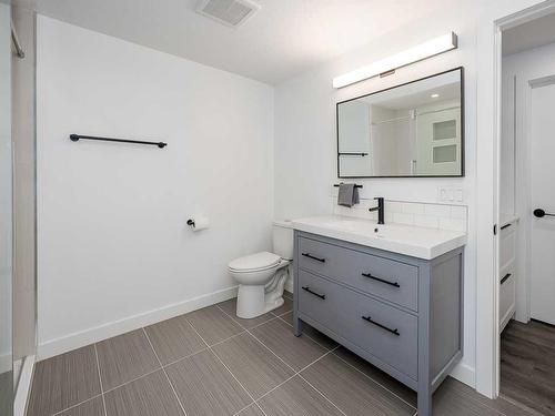 452 Evansglen Drive Nw, Calgary, AB - Indoor Photo Showing Bathroom