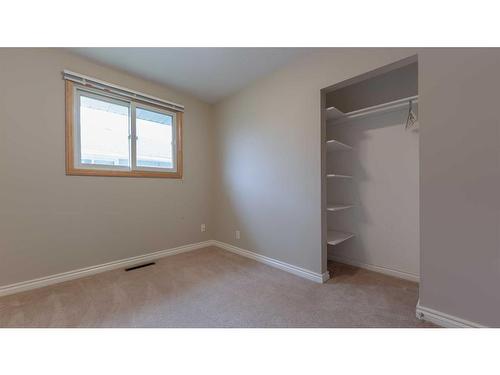 1524 49 Street Se, Calgary, AB - Indoor Photo Showing Kitchen