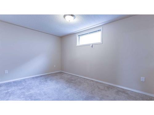 1524 49 Street Se, Calgary, AB - Indoor Photo Showing Other Room