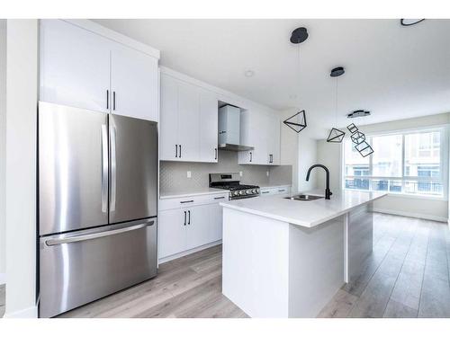 209 Sherwood Lane Nw, Calgary, AB - Indoor Photo Showing Kitchen With Upgraded Kitchen