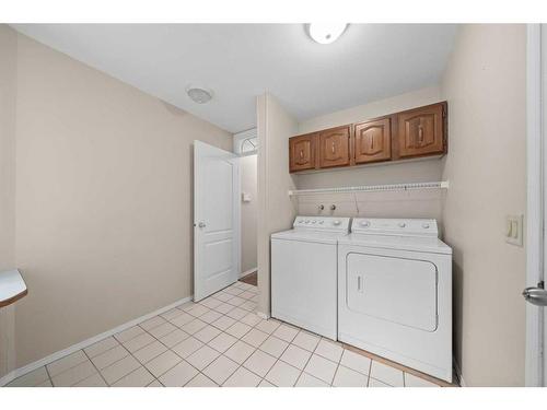3339 Palliser Drive Sw, Calgary, AB - Indoor Photo Showing Laundry Room