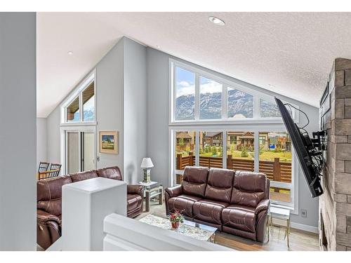 494 Stewart Creek Close, Canmore, AB - Indoor Photo Showing Living Room