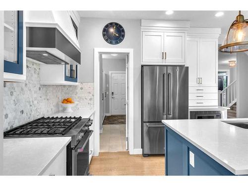 327 Shawnee Boulevard Sw, Calgary, AB - Indoor Photo Showing Kitchen With Stainless Steel Kitchen With Upgraded Kitchen