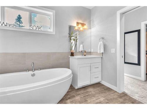 327 Shawnee Boulevard Sw, Calgary, AB - Indoor Photo Showing Bathroom