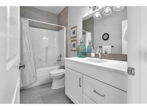 327 Shawnee Boulevard Sw, Calgary, AB - Indoor Photo Showing Bathroom