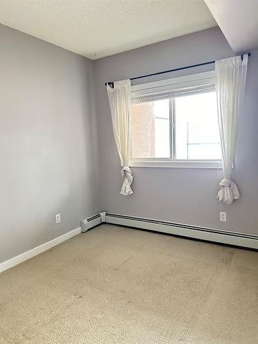 206-323 18 Avenue Sw, Calgary, AB - Indoor Photo Showing Other Room