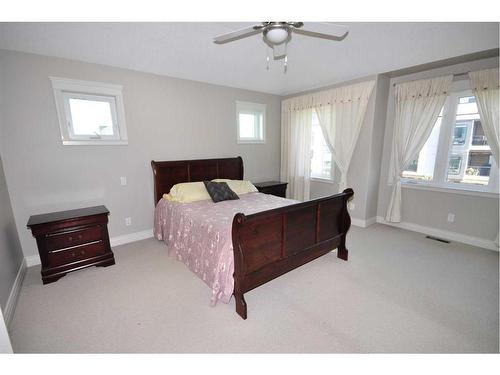 1611-33 Avenue Avenue Sw, Calgary, AB - Indoor Photo Showing Bedroom