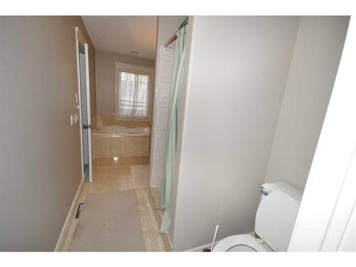 1611-33 Avenue Avenue Sw, Calgary, AB - Indoor Photo Showing Bathroom