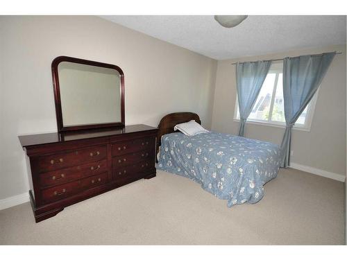 1611-33 Avenue Avenue Sw, Calgary, AB - Indoor Photo Showing Bedroom