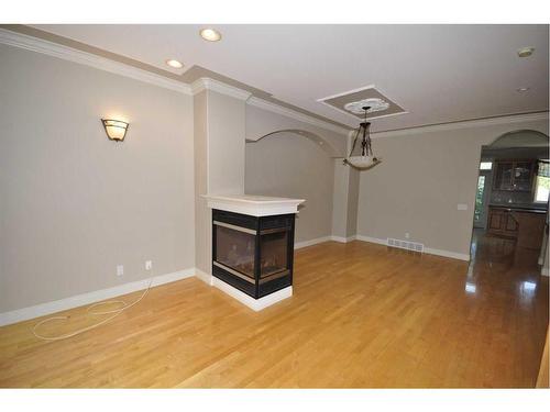 1611-33 Avenue Avenue Sw, Calgary, AB - Indoor Photo Showing Other Room With Fireplace