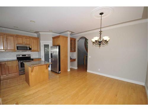 1611-33 Avenue Avenue Sw, Calgary, AB - Indoor Photo Showing Kitchen