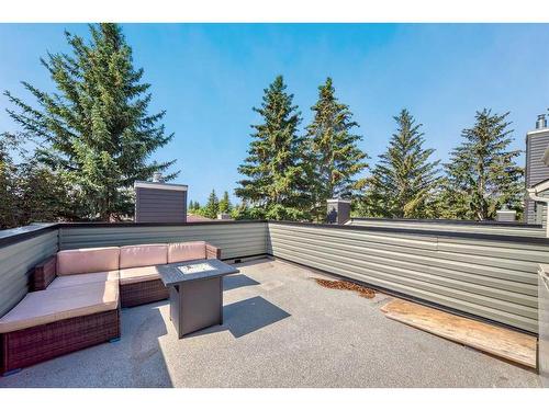 203-26 Glamis Green Sw, Calgary, AB - Outdoor