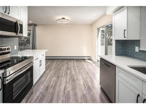 132-6919 Elbow Drive Sw, Calgary, AB - Indoor Photo Showing Kitchen With Upgraded Kitchen