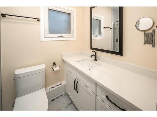 132-6919 Elbow Drive Sw, Calgary, AB - Indoor Photo Showing Bathroom