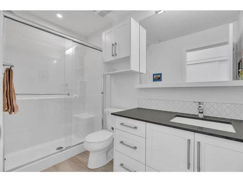 109-2231 Mahogany Boulevard Se, Calgary, AB - Indoor Photo Showing Bathroom