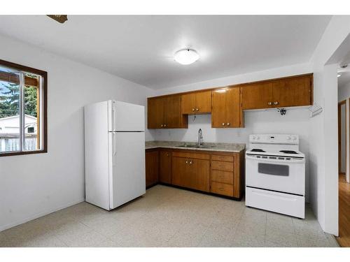 235 Tache Avenue Nw, Calgary, AB - Indoor Photo Showing Kitchen