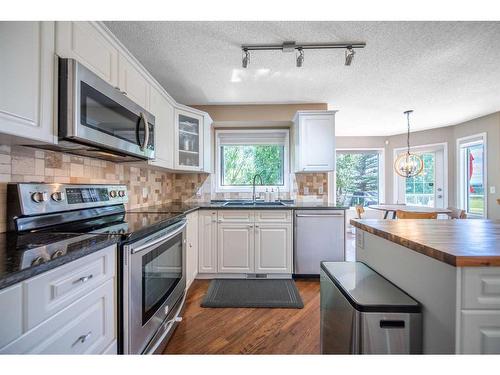 86 Mt Kidd Gardens Se, Calgary, AB - Indoor Photo Showing Kitchen With Double Sink