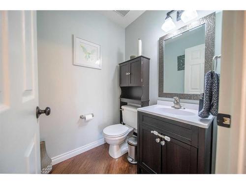 86 Mt Kidd Gardens Se, Calgary, AB - Indoor Photo Showing Bathroom