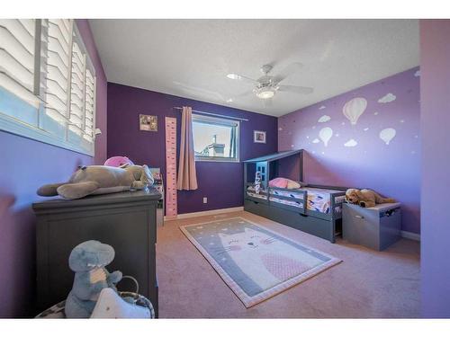 86 Mt Kidd Gardens Se, Calgary, AB - Indoor Photo Showing Bedroom