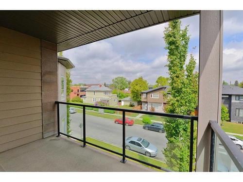 32-209 17 Avenue Ne, Calgary, AB - Outdoor With Balcony With Exterior