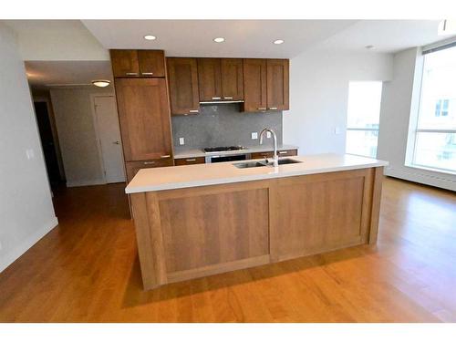 1615-222 Riverfront Avenue Sw, Calgary, AB - Indoor Photo Showing Kitchen With Double Sink