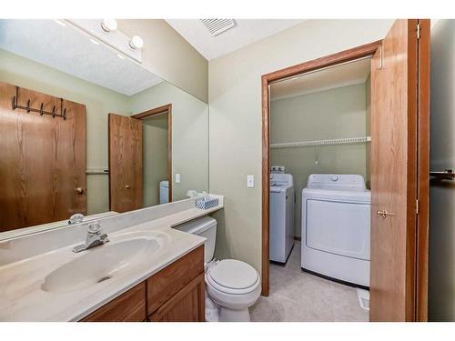 7221 California Boulevard Ne, Calgary, AB - Indoor Photo Showing Laundry Room