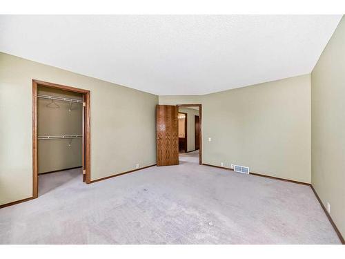 7221 California Boulevard Ne, Calgary, AB - Indoor Photo Showing Other Room