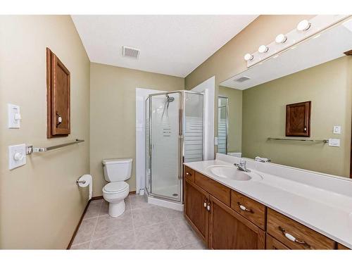 7221 California Boulevard Ne, Calgary, AB - Indoor Photo Showing Bathroom