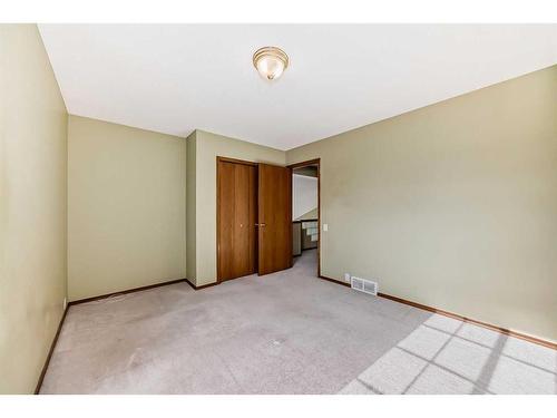 7221 California Boulevard Ne, Calgary, AB - Indoor Photo Showing Other Room