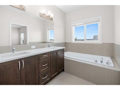 306 Carringvue Manor Nw, Calgary, AB - Indoor Photo Showing Bathroom