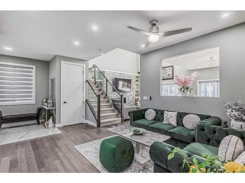 116 Sandpiper Landing, Chestermere, AB - Indoor Photo Showing Living Room