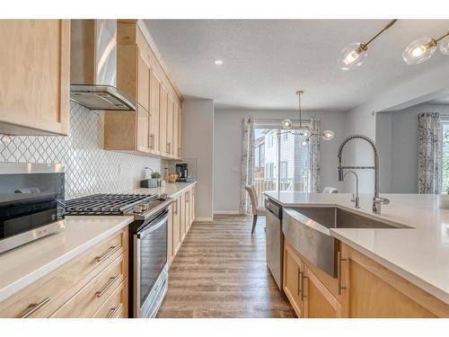 25 Yorkstone Way Sw, Calgary, AB - Indoor Photo Showing Kitchen With Upgraded Kitchen