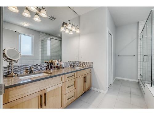 25 Yorkstone Way Sw, Calgary, AB - Indoor Photo Showing Bathroom