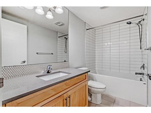 25 Yorkstone Way Sw, Calgary, AB - Indoor Photo Showing Bathroom