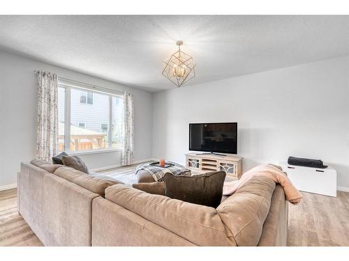 25 Yorkstone Way Sw, Calgary, AB - Indoor Photo Showing Living Room